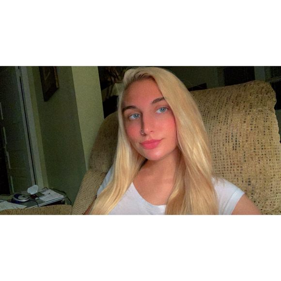 Meet your Posher, Erika - Picture 1 of 1